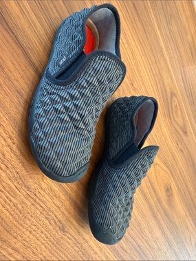 PLAE - Boys Slip-On Migi Prism 3D Casual Shoes - Black & Gray; Like NEW.